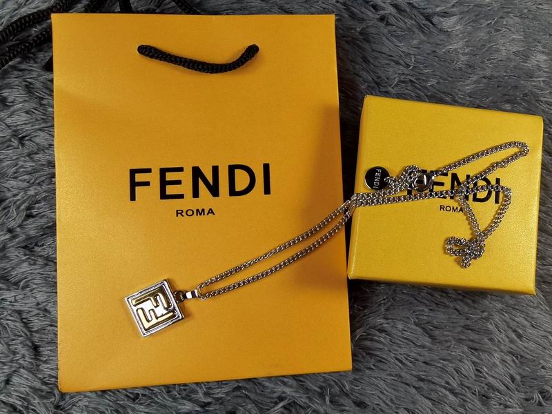 Fendi necklace 05lyx37